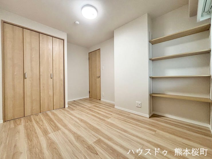 ■4.8帖洋室■寝室、書斎、趣味の部屋。家族の成長やライフスタイルに合わせ、様々な使い方ができる快適な空間です。