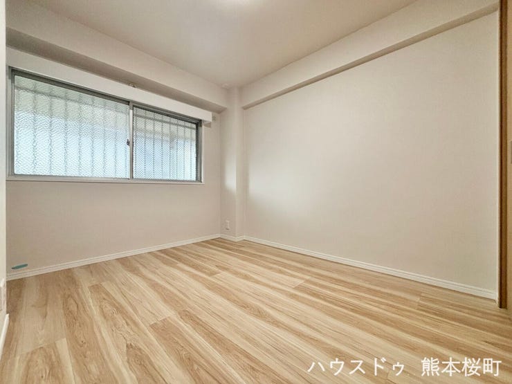 ■4.8帖洋室■寝室、書斎、趣味の部屋。家族の成長やライフスタイルに合わせ、様々な使い方ができる快適な空間です。