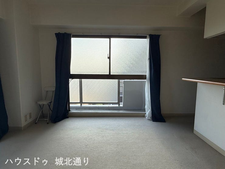 西側の窓の下側はFIX窓になっています。