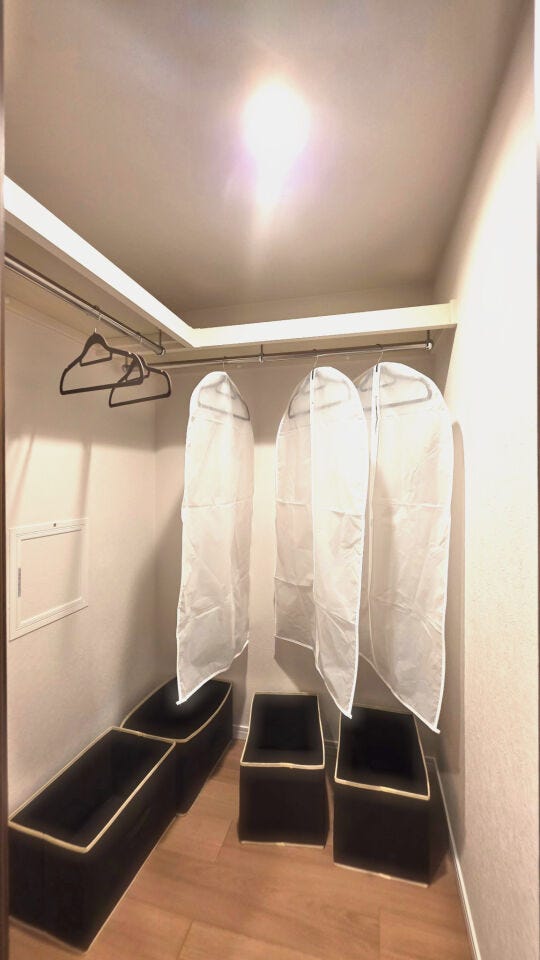 洋服や荷物をまとめてしまえる大容量WIC