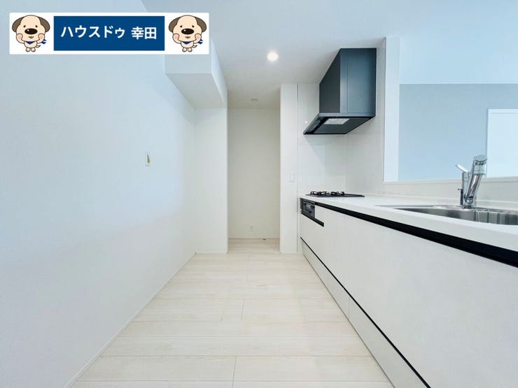 機能性が高いシステムキッチン
奥にはパントリーがございます。