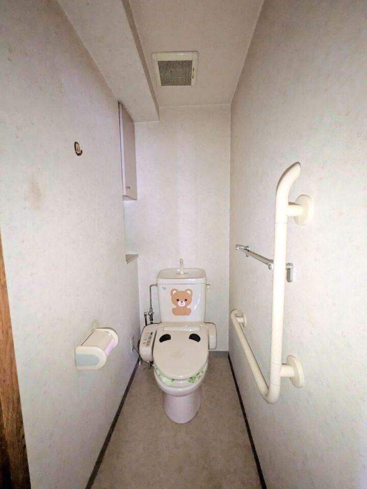 収納スペースのあるトイレです