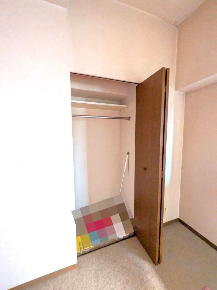 約4.5畳の収納です。各居室に収納がついておりますので、お荷物の整理はできそうです