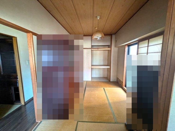 6畳の和室です。リビングに隣接しており、扉を開けるとリビングの一部としてもご使用いただけます