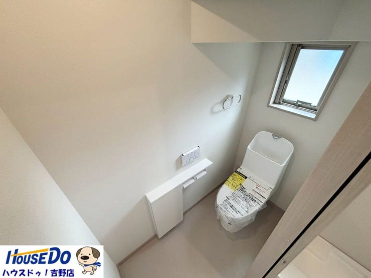 温水洗浄便座付きのトイレは快適で、いつも清潔に保たれます。