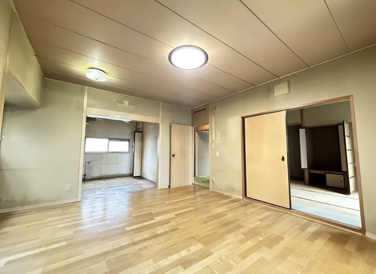 掲載の写真は、室内の家具・家電等をCG加工により消去したものです。現況を優先します。