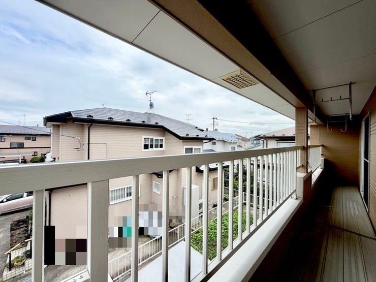 南向きのバルコニーなので陽当りも良くお洗濯物も良く乾きそうですね♪