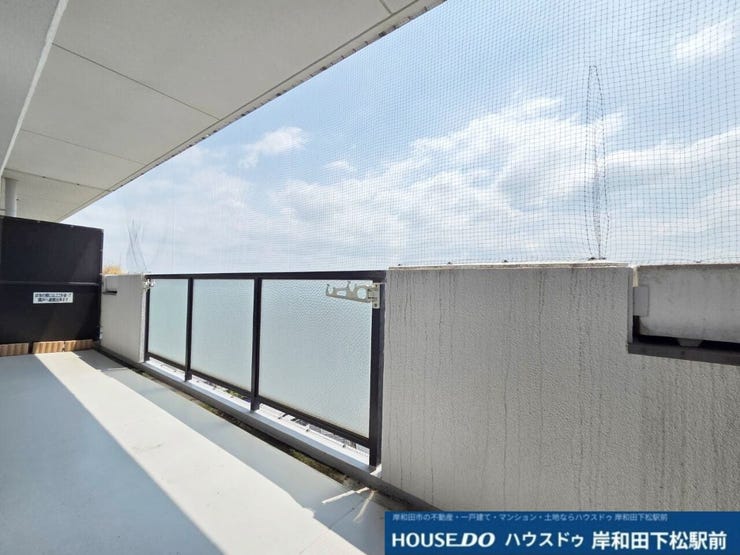 風通しが良く日当たりの良い空間。観葉植物を育てたり、ペットと一緒に風を感じたりと多彩に楽しめます。