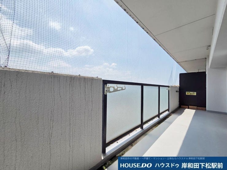 最上階11階からの見晴らしは抜群!遮るもののない青空と心地よい風を感じられる、特別なプライベートテラスです。