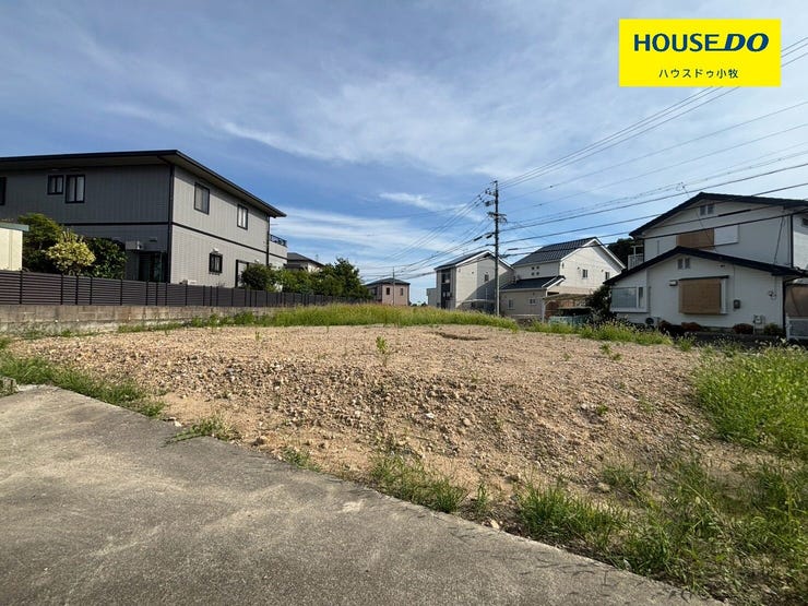 【外観】
【GRAFARE】
構造の安定・劣化の軽減・維持管理更新への配慮・空気環境の4分野で住宅性能表示制度の最高等級を取得!
並列2台分の駐車場も完備!
好価格だけでなく品質にも拘っています!