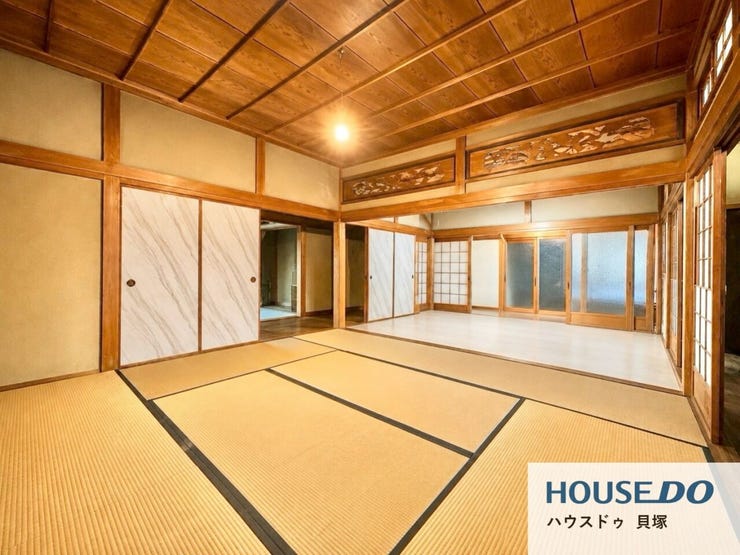 続き間として広々と使えるため、ご家族の団らんや来客時にも便利な空間です!