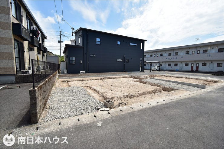桜ヶ丘５丁目 新築戸建 桜ヶ丘５丁目／２区画 【外観】令和8年7月30日　撮影
南西向きで日当たり良好なお家です♪同仕様の建物見学が可能です♪