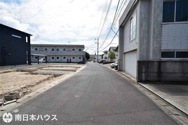 桜ヶ丘５丁目 新築戸建 桜ヶ丘５丁目／２区画 【前面道路】南西向きの前面道路幅は約5.9ｍです！交通量の少ない団地内の道路で静かな住環境です♪