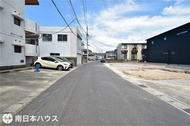 桜ヶ丘５丁目 新築戸建 桜ヶ丘５丁目／２区画 【前面道路】南西向きの前面道路幅は約5.9ｍです！交通量の少ない団地内の道路で静かな住環境です♪