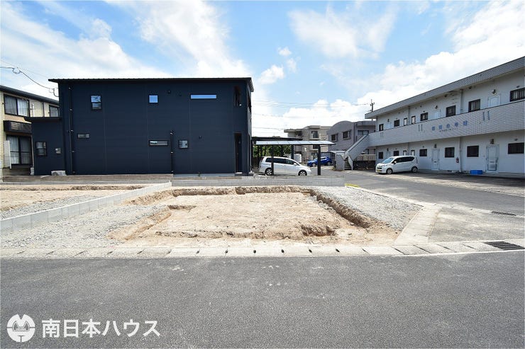 【外観】
南西角地【敷地面積106.38㎡(32.17坪)】駐車2台!
同仕様の建物見学が可能です♪