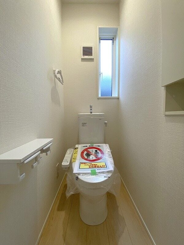 2階ウォシュレットトイレです♪
