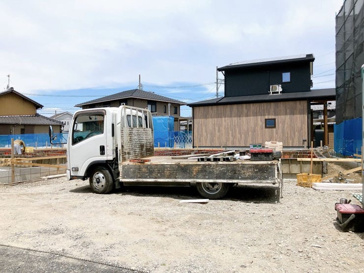 【通学しやすい立地】
古知野西小学校まで徒歩7分と通学時間が短くなることで、子どもたちの負担も軽減♪
送り迎えもしやすく、子育て世帯にとって嬉しい住環境が整っています!