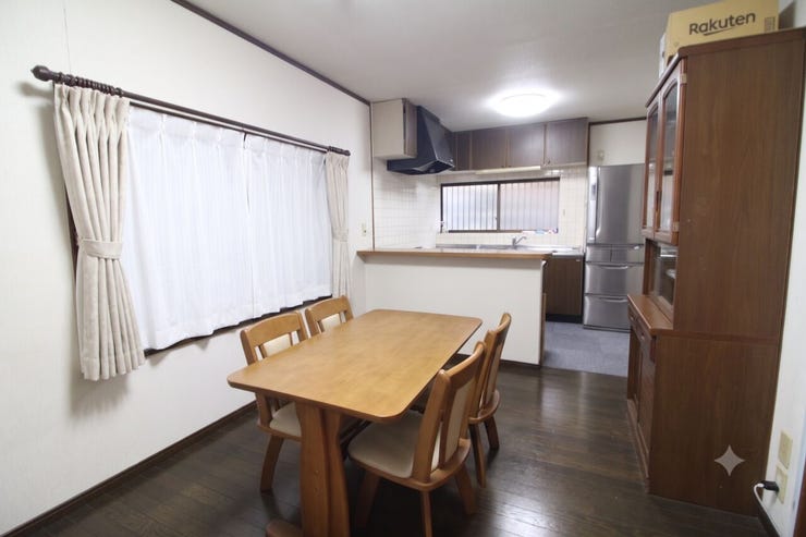 *ダイニング*
キッチンカウンターを通してのご家族との会話が楽しめます