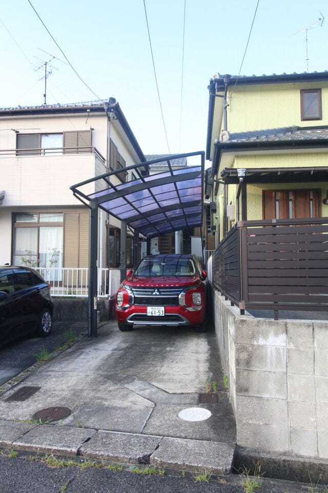 *駐車場*
縦列2台 カーポート付です!