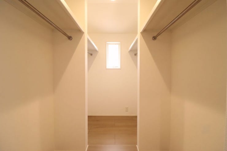 *2階9帖洋室WIC*
※削除加工を行っており、写真はイメージです※