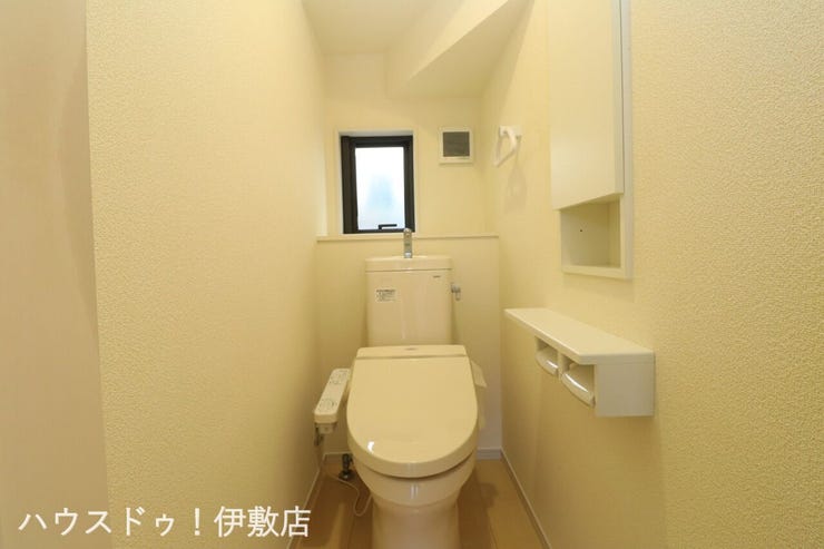 大明丘３丁目 中古戸建 【1Fトイレ】
一人になれる安らぎの場所。清潔さと静けさを両立した空間。心落ち着くひとときを過ごせる、プライベートなレストルームです