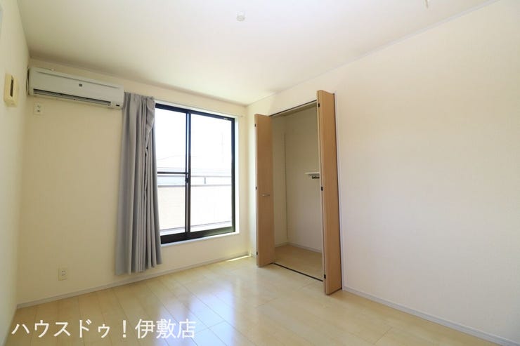 大明丘３丁目 中古戸建 【2F洋室6帖】
各居室に収納付きで収納豊富な戸建です！