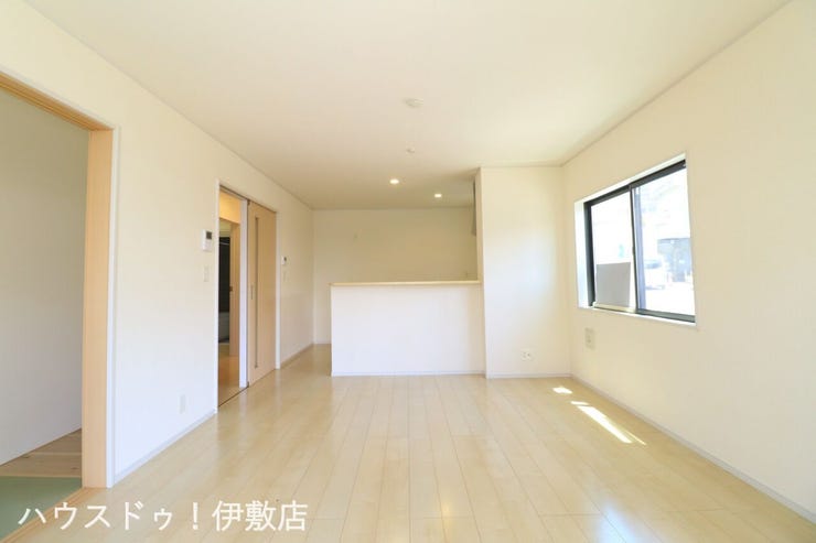 大明丘３丁目 中古戸建 【リビング】
住宅ローン返済例
月々49,984円　ボーナスなし
借入額2180万　頭金なし
鹿児島銀行、年利1.35%（変動金利、定率型）期間50年