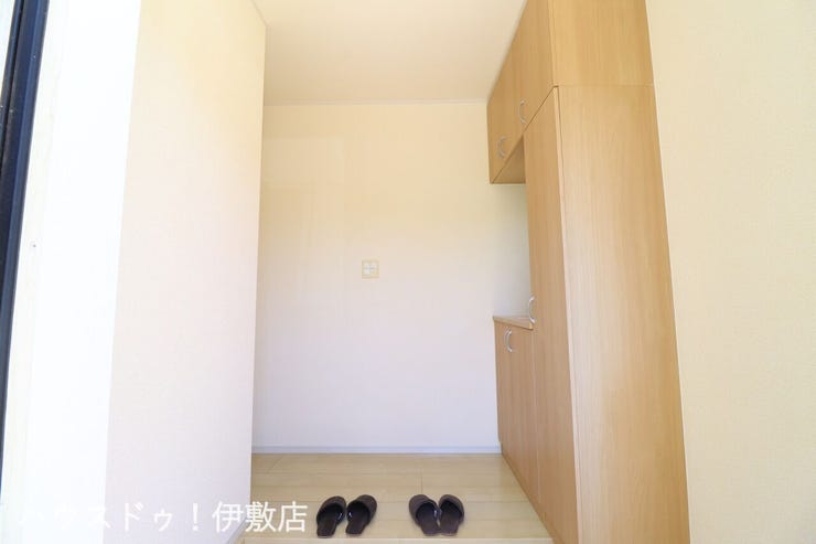 大明丘３丁目 中古戸建 【玄関】
広々とした玄関でゆとりを持って行動できそうです