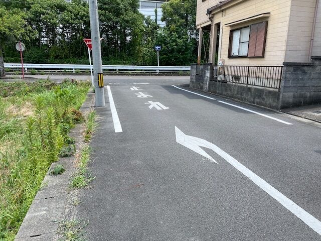 道路幅員は約6.1mあります。