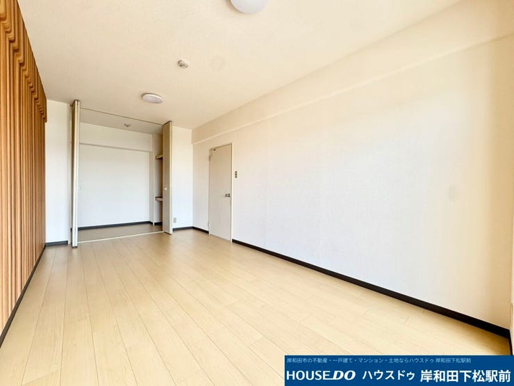すっきりとシンプルな内装で使い勝手の良い洋室です♪家具のレイアウトもしやすく、お好みのインテリアで自分好みの空間にアレンジできます。ゆったりと快適にお過ごしいただける素敵なお部屋です!
