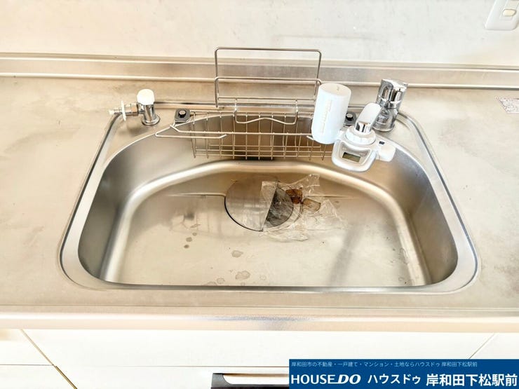 広々として使い勝手の良い清潔感のあるキッチンのシンクです♪お皿洗いもしやすく、毎日の家事が快適にこなせます。お手入れもしやすい仕様で、いつでも気持ちよくお料理をお楽しみいただける嬉しい設備です!