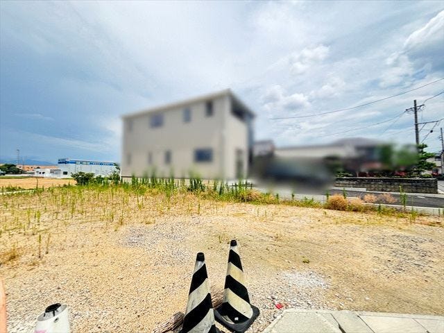 敷地内から撮影した現地です。建物配置やお庭の広さなど、マイホーム完成後の暮らしをイメージしながらご見学いただけます。