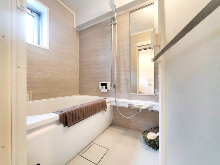 【Bathroom】お子様とのバスタイムにも十分な広さがあり、掃除も簡単にできます。