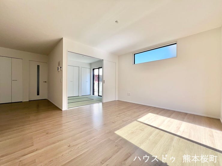 ■安らぎと笑顔の中心地■陽光が優しく降り注ぎ、会話が自然と弾む。ここでは、毎日が特別な時間へと変わります。