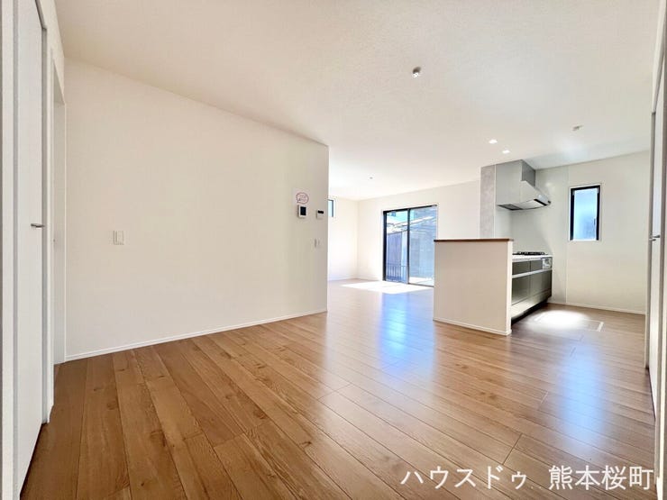 ■安らぎと笑顔の中心地■陽光が優しく降り注ぎ、会話が自然と弾む。ここでは、毎日が特別な時間へと変わります。