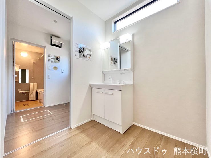 ■清々しいリフレッシュ空間■自分を磨き、気持ちを切り替える。心地よい光が差し込むプライベートスペース。