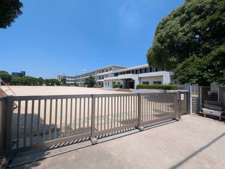 東大分小学校まで徒歩6分♪
お子様の通学にも安心の住環境です!