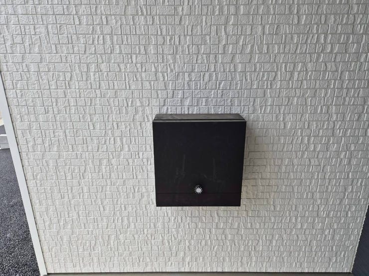 使いやすい位置に設置された郵便ポスト。毎日の郵便物や荷物の受け取りにも便利で、快適な暮らしをサポートしてくれます。