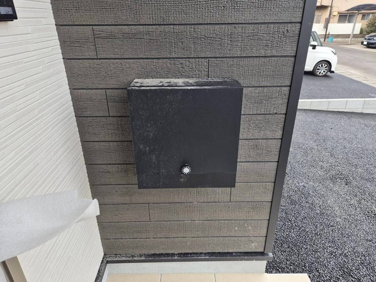 毎日の郵便物の受け取りに便利な郵便ポストを設置♪玄関まわりをすっきり使える、暮らしに欠かせない設備です。