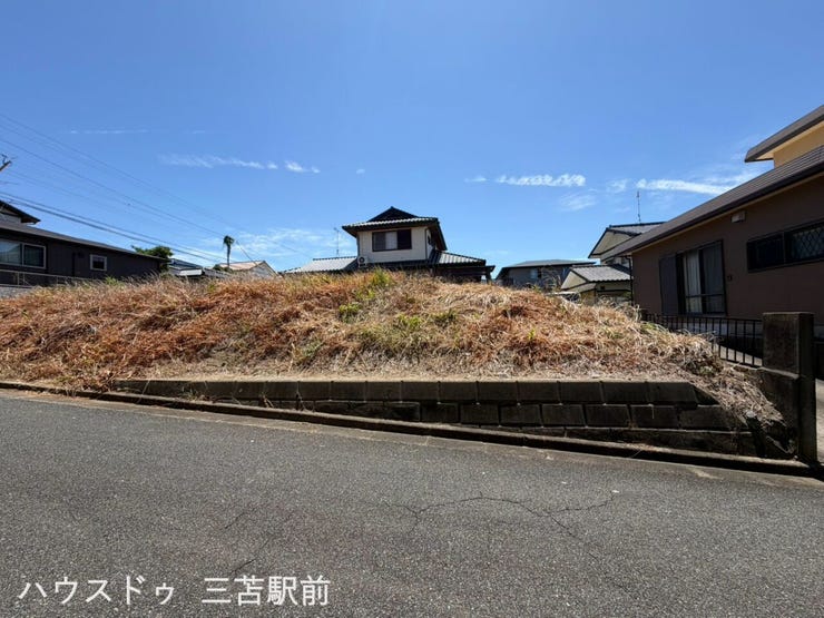 現況更地。建築条件なし、お好きなハウスメーカーで建築可能です!