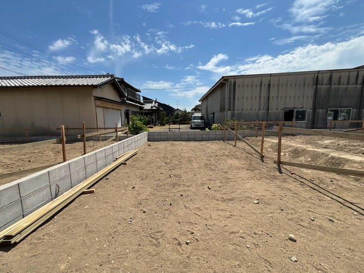 【外観】
3号棟 現在建築中。10月完成予定。
同施工会社の完成物件にて内覧可能です◎