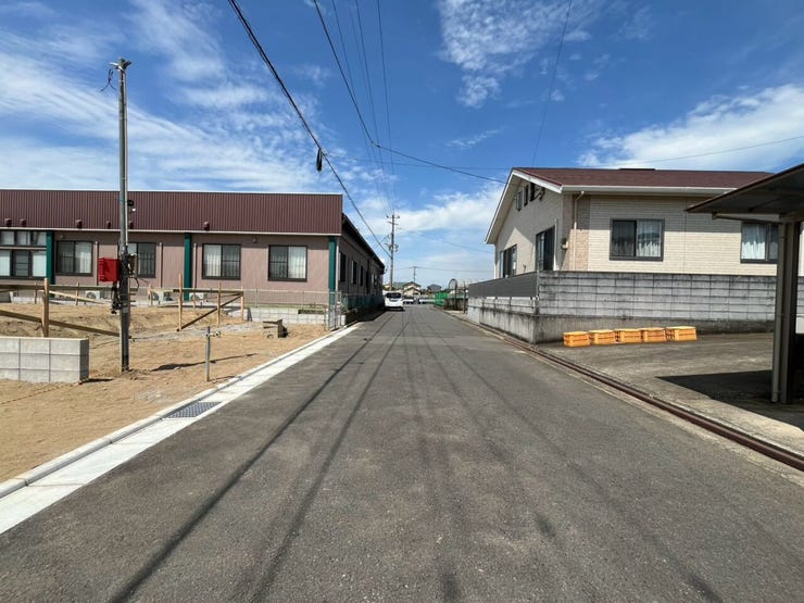 3号棟 現在建築中。10月完成予定。
同施工会社の完成物件にて内覧可能です◎