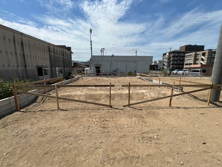 3号棟 現在建築中。10月完成予定。
同施工会社の完成物件にて内覧可能です◎