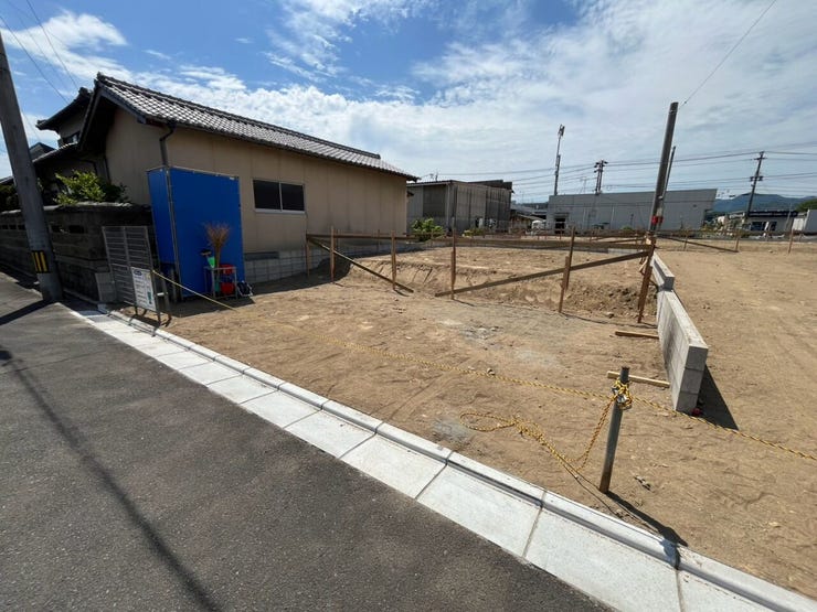 4号棟 現在建築中。10月完成予定。
同施工会社の完成物件にて内覧可能です◎