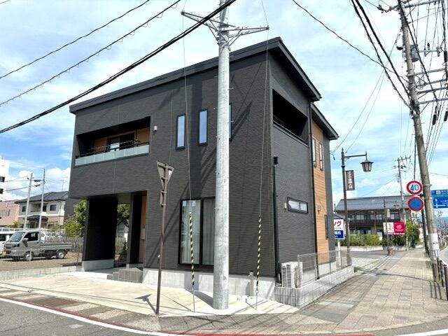 バルコニーは南・東の二面タイプ。どちらもインナーバルコニーです。