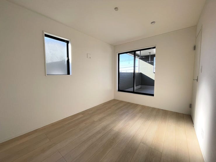 ◇洋室◇ 同仕様
2面採光のお部屋は明るく風通しが良いです♪
収納もしっかり出来ますよ!