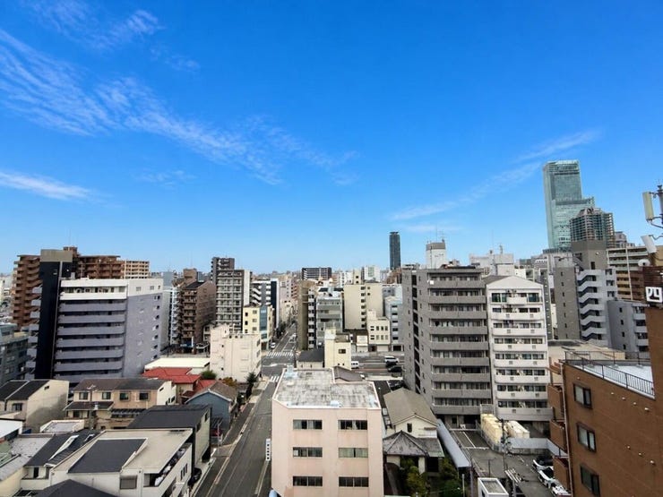 <バルコニー/眺望>
11階からあべのハルカスが見える眺望。周りに高い建物がないので、見晴らしも良いです。