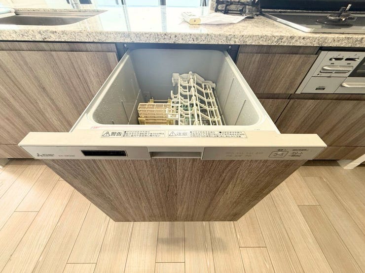 <食洗器付き>
食後の家事はお任せ!家族団らん時間をサポートする便利な設備付き。