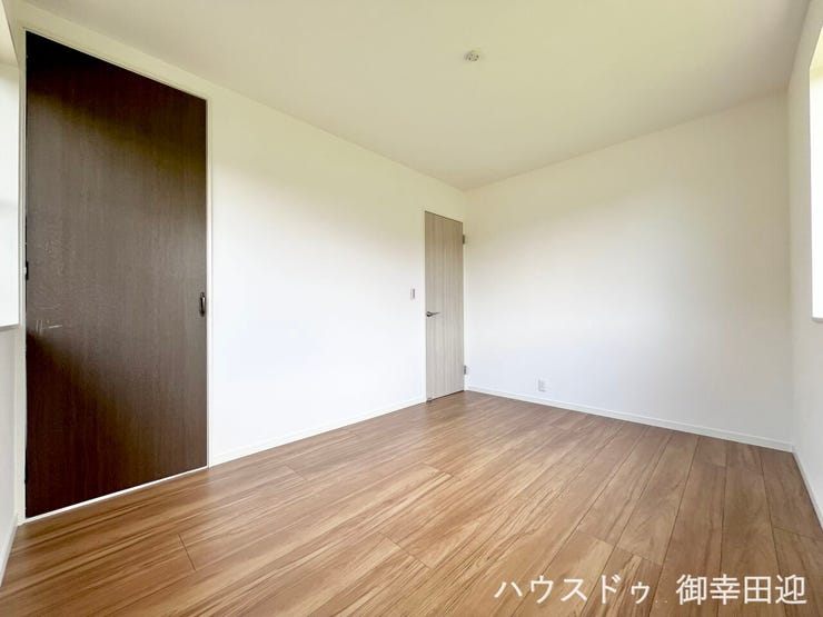 ■5.5帖洋室■寝室、書斎、趣味の部屋。家族の成長やライフスタイルに合わせ、様々な使い方ができる快適な空間です。