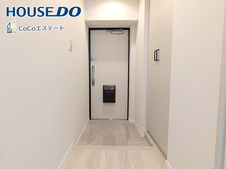 □■玄関■□
いつでもスッキリとした玄関でお出迎え♪
散らかりがちな玄関がスッキリ片付く収納力の高い玄関収納が備え付けられてます。